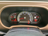視認性の高いメーター類で、走行状況を正確に把握できます。運転に必要な情報を一目で確認できるので、安全運転に繋がります。