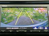 後方確認をサポートするモニター画面です。駐車時など、狭い場所でも安全に運転できます。運転の苦手な方にもおすすめです。