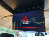 【フリップダウンモニター】大画面モニターで後席でもエンタメをお楽しみいただけます。小さなお子様にも大人気の装備です♪