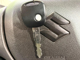【キーレス】少し離れた場所からでもボタン一つでドアの開錠・施錠ができるのでとっても便利!ドアの鍵穴周りに傷をつけることもありません♪