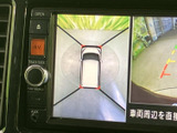 狭い道や駐車場でも、後方の状況をしっかり確認できます。安全な駐車をサポートし、運転の負担を軽減します。