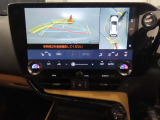 純正ナビ付です。もちろん車両後方を表示するバックガイドモニターが付いていて車庫入れ安心!