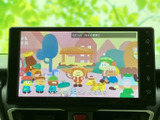 後部座席での移動時間を楽しくするTV機能が備わっています。長距離移動や休憩時間に、家族や友人と共にエンターテインメントをお楽しみいただけます。