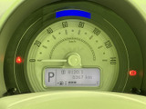 視認性の高いメーター類が、運転に必要な情報を的確に伝えます。シンプルで分かりやすいデザインで、運転に集中できます。