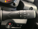 【オートライト】周りの明るさに応じて自動でヘッドライトの点灯・消灯ができる機能です!ライトの付け忘れ・消し忘れなどが無くなり、雨の日や夕方の走行も安心!トンネル通過時も便利ですね♪