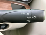 操作しやすいウインカーレバーで、安全な車線変更をサポート。直感的な操作感で、スムーズな運転をサポートします。