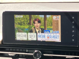 停車中には、TVの視聴も可能。休憩時間などに、エンターテイメントを楽しめる便利な機能です。