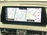 ●純正ナビ:一体感のあるナビは、高級感ある車内を演出してくれます。Bluetooth再生などオーディオ機能も充実しておりますので、運転もより楽しめます♪