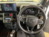 運転席まわり。スイッチやレバー等が使いやすく配置されています。