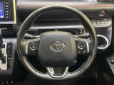【純正革巻きステアリング】上質な革を使用することで、手にしっかり馴染みとても運転しやすいハンドルです♪