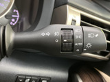 操作しやすいウインカーレバーで、安全な車線変更をサポートします。直感的に操作できる設計が魅力です。