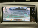 バックモニターで後方を確認することで、狭い場所での駐車も安心です。ガイドライン表示により、より正確な駐車操作をサポートします。