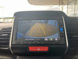 駐車時の安全性を高めるバックモニターを搭載。狭い場所でもスムーズに駐車でき、ドライバーをサポートします。後方の状況をしっかり確認できます。