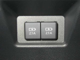 【充電用USB端子】デバイスの充電に便利です。※実際の接続端子は写真で確認or店舗までご気軽にお問合せください♪