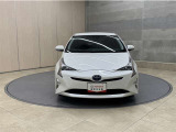 お車購入のポイントとなるフロントマスクです!シャープな目つきが印象的なデザインのヘッドランプです。