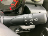操作しやすい位置に配置されたウインカーレバー。スムーズな操作感で、安全な車線変更をサポートします。