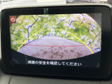 後方確認をサポートするモニター。安全な運転に貢献し、駐車時にも便利です。
