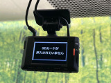【ドライブレコーダー】安心・安全なカーライフに必須のドライブレコーダーを装備!走行中はもちろん、あおり運転や事故に遭遇した際の状況も映像で記録し、万一のリスクに備えます。