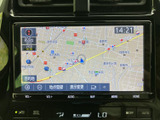 ナビゲーションシステムが充実しており、目的地までの道案内をスムーズに行います。詳細な地図表示で、初めての場所でも安心してお出かけいただけます。