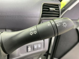 操作しやすい位置に配置されたウインカーレバー。直感的な操作で、安全な車線変更をサポートします。スムーズな運転を可能にします。