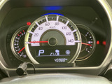 見やすいメーターデザインで、運転に必要な情報を的確に把握できます。視認性に優れ、安全運転をサポートします。落ち着いた印象です。