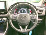 【純正革巻きステアリング】上質な革を使用することで、手にしっかり馴染みとても運転しやすいハンドルです♪