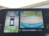 狭い場所での駐車も安心。後方の状況をモニターで確認でき、安全な運転をサポートします。運転に自信がない方にもおすすめです。