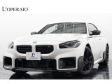 BMW M2が入庫いたしました。外装カラーはアルピンホワイトを使用し、アグレッシブでレーシングテイストあふれるスタイリングに仕上がっています。