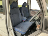 【運転席・助手席】内装ルームクリーニング済みです。しっかり綺麗にしていますので、是非、お確かめください。車に自信があるからこそ、是非一度ご来店頂き内外装も見てもらえると幸いです。
