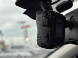 【ドライブレコーダー】映像・音声などの運転中の記録を残します。事故などを起こした起こされた時の証拠になりえますので、もしも時でも安心ですね。