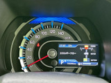視認性の高いメーターで、運転に必要な情報を的確に把握できます。走行距離や燃料残量も一目で確認可能です。