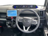 運転席まわりです。 各操作スイッチは使いやすい位置に配置されてます。