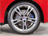【BMWアロイホイル】軽量かつ強度に拘ったアロイホイル。走行性能ポテンシャルを引き出す設計。車の足元を引き締めてくれる大きなポイントはアロイホイルです。