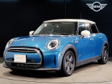 F55 5Door Cooper が入庫しました。ボディーカラーはアイランドブルーのお車です。