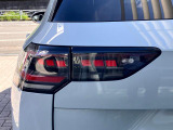 3D LEDテールランプ(ダイナミックターンインジケーター付き)特徴的な配光パターンによって後続車からの視認性が高まり、万一の追突の危険性を軽減します。