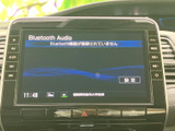 様々な情報を表示できるモニター画面。車両情報や設定変更など、必要な情報を一目で確認できます。操作も簡単に行えます。