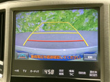 駐車時の安全性を高めるバックモニター。狭い場所でも、後方確認がしやすく、スムーズな駐車をサポートします。