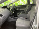 機能的な運転席周り。操作しやすい配置で、運転に集中できます。快適なドライブをサポートする装備も充実しています。