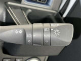 【オートライト】車外の明るさに応じて自動的にライトの点灯・消灯をしてくれます
