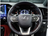 高級感溢れるデザインで、握ったフィット感もしっくりきます。