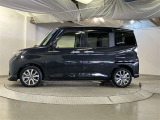 助手席側は電動スライドドアになってます。運転席やキーのリモコンで開閉できるので手が塞がっていても楽に積み降ろし出来ますよ。