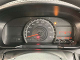 視認性に優れたメーターを採用しており、走行中でも車速や情報が分かりやすく表示されます。運転時の視線移動をむりのない範囲に抑え、快適で安心感のあるドライブをサポートします。