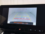 バックモニター付なので後退時に後方が見えるので安心。 車は構造上、死角がたくさんなので万が一を考えると必須ですね。 あくまで補助の為の装備、バックは目視で確認する事が重要ですよ。