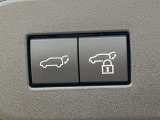 【パワーバックドア】スマートキーや運転席のボタンを押すだけでリアゲートが自動で開閉します!荷物を持っている時や、高い位置にあるバックドアを閉める際に便利な機能です♪