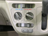 寒い冬も暑い夏も全席に快適な空調を届けてくれる、ダイヤル式エアコンを装備♪