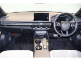 操作性に優れた運転席となります!小物入れや各ボタンの配置にこだわり、使いやすいです!座り心地もよく視認性も良好なのでロングドライブもお任せ下さい!