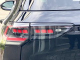 ダイナミックターンインジケーター付き3D LEDテールランプ。ウィンカーの光が流れるように点滅、後続車からの視認性が高まり、万一の追突の危険性を軽減します。