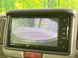 【バックカメラ】駐車時に後方がリアルタイム映像で確認できます。大型商業施設や立体駐車場での駐車時や、夜間のバック時に大活躍!運転スキルに関わらず、今や必須となった装備のひとつです!