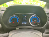 視認性の高いメーターで、運転に必要な情報を確かなるものとして表示。運転に集中できる環境をサポートします。走行距離も確認できます。