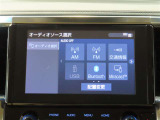 ディスプレイオーディオです。Bluetooth、ラジオ、USBに対応しております
